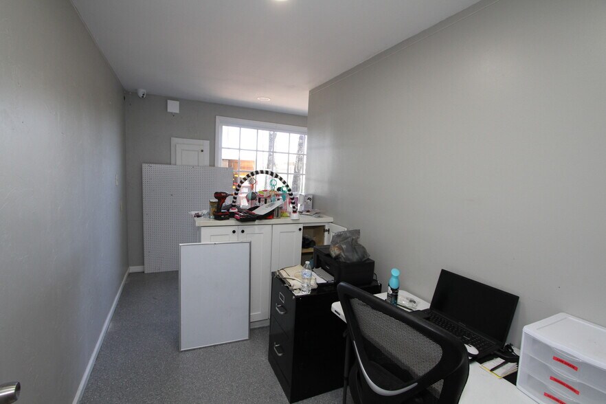 More Photos Of 11518 Bogs Rd, Tomball Shelter For Sale