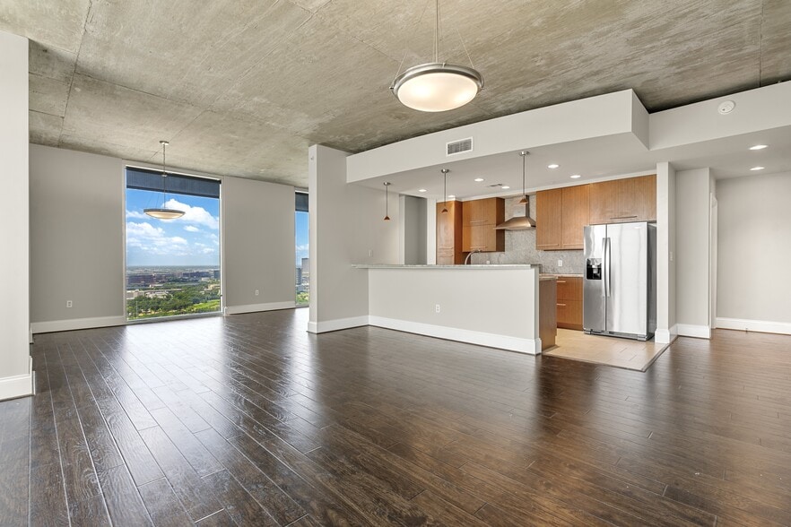 More Photos Of 5927 Almeda Rd, Houston Apartments For Lease