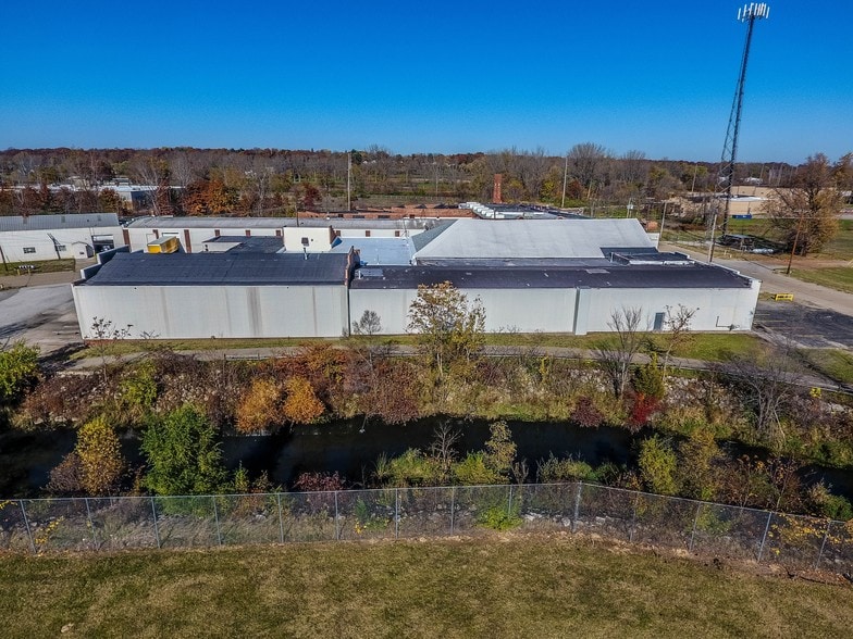 More Photos Of 331 Miller St, Benton Harbor Warehouse For Lease