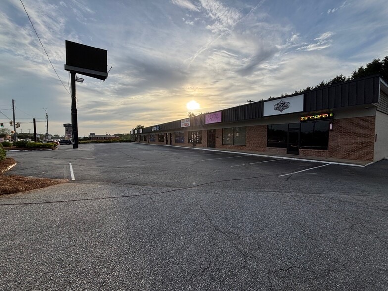 Primary Photo Of 3180-3190 Wade Hampton Blvd, Taylors Unknown For Lease