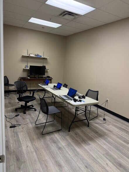 More Photos Of 1600 W Main St, Troy Storefront Retail Office For Lease