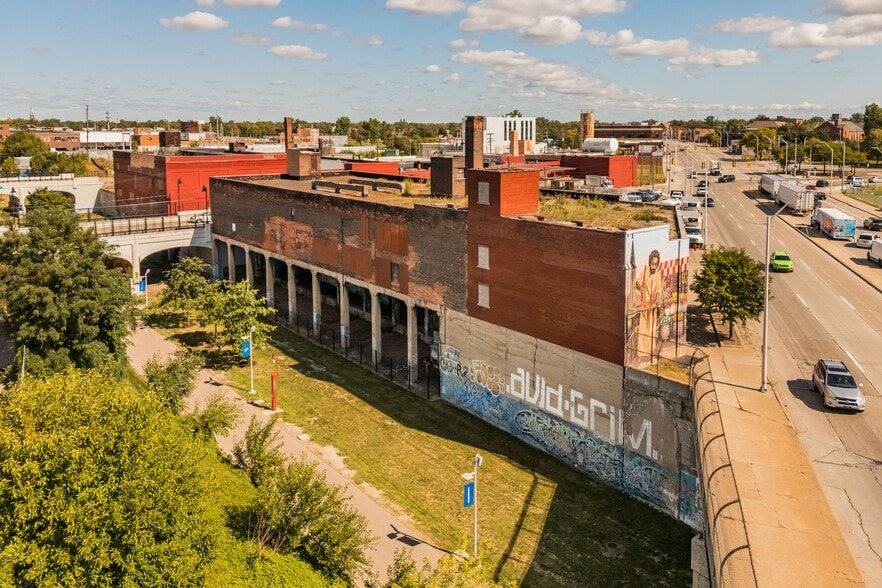 More Photos Of 1911-1971 Gratiot Ave, Detroit Warehouse For Sale
