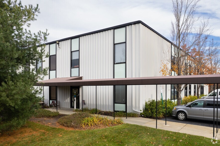 More Photos Of 13 Roszel Rd, Princeton Office For Lease