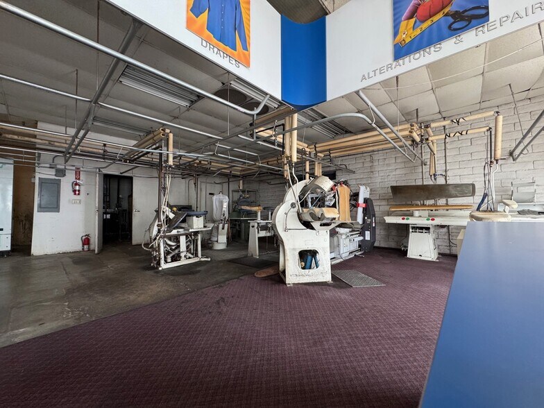 More Photos Of 445 S Pacific Coast Hwy, Redondo Beach General Retail For Lease