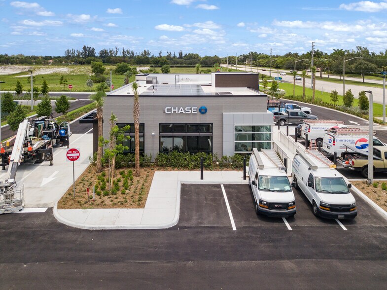 More Photos Of Hypoluxo Rd, Lake Worth Storefront For Lease