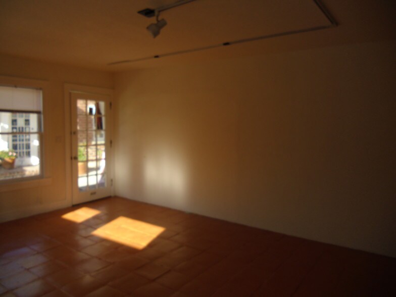 More Photos Of 517 Ocean Front Walk, Venice Storefront Retail Office For Lease