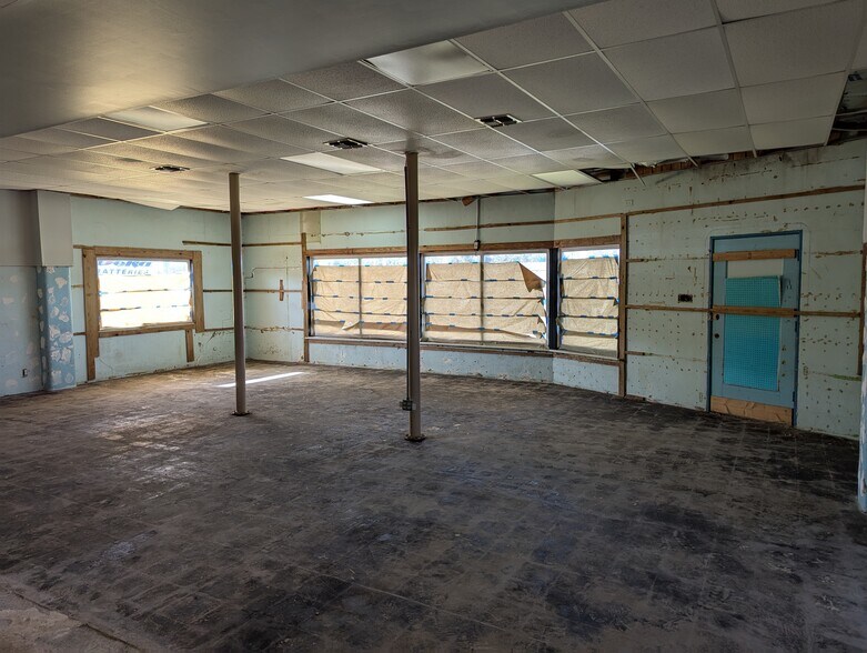 More Photos Of 7940 Grand Blvd, Port Richey General Retail For Sale