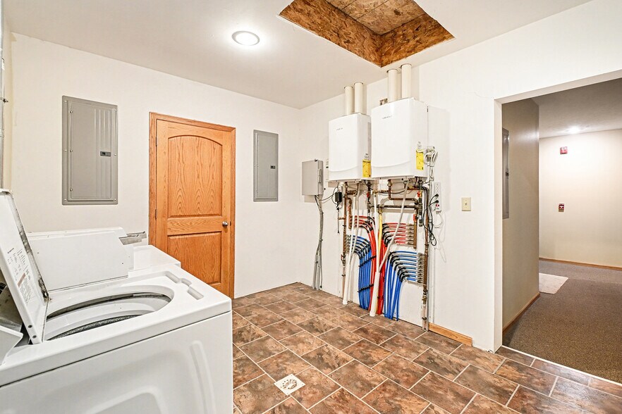 More Photos Of 418 E Coolbaugh St, Red Oak Storefront Retail Residential For Sale