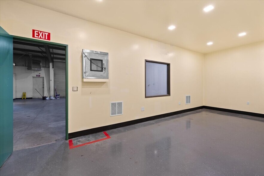 More Photos Of 1501 Sage Rd, Medford Warehouse For Sale