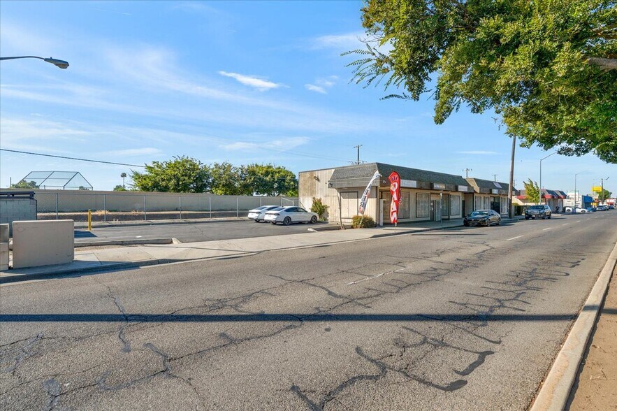 More Photos Of 3298 E McKinley Ave, Fresno Freestanding For Lease