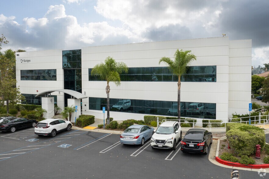 More Photos Of 902 Sycamore Ave, Vista Medical For Sale