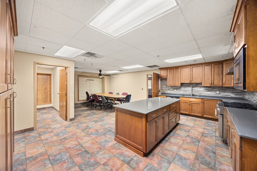 More Photos Of 501 N Main St, Wilmington Warehouse For Lease