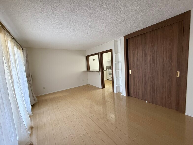 More Photos Of 1152 N Poinsettia Pl, West Hollywood Apartments For Sale