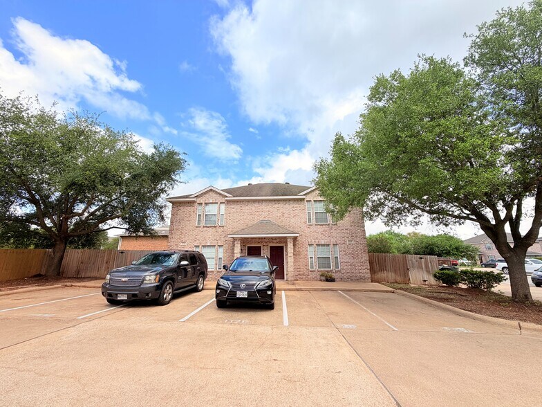 More Photos Of 1128-1136 Gridiron Drive, College Station Apartments For Sale