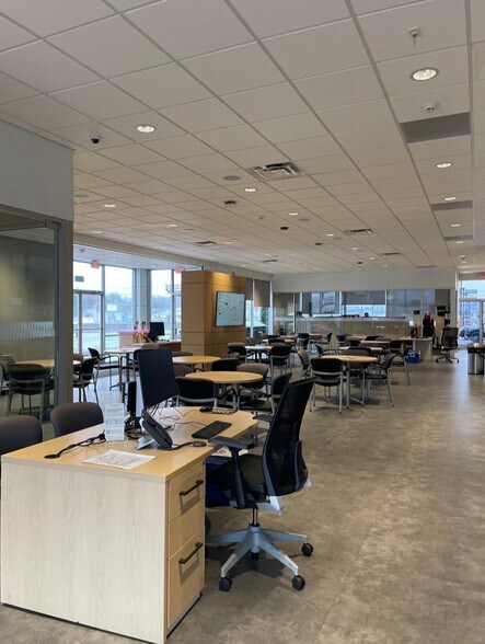 More Photos Of 4800 E Independence Blvd, Charlotte Auto Dealership For Lease