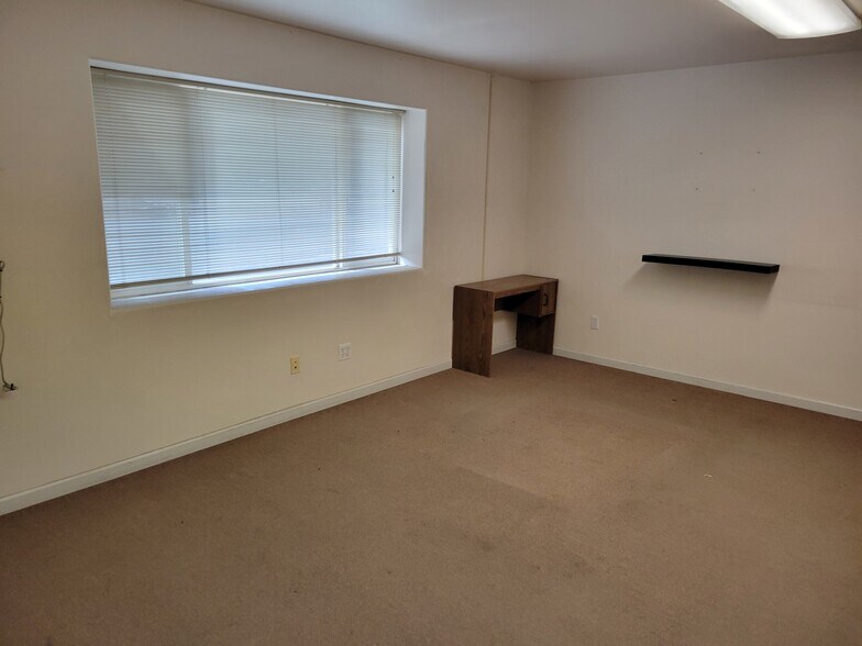 More Photos Of 500 NW Cherry Ln, Madras Industrial For Sale