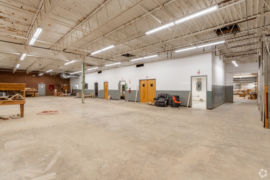 More Photos Of 980 3rd Ave SE, Hickory Warehouse For Sale