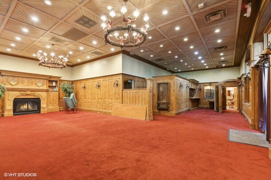 More Photos Of 22221 N Pepper Rd, Lake Barrington General Retail For Sale