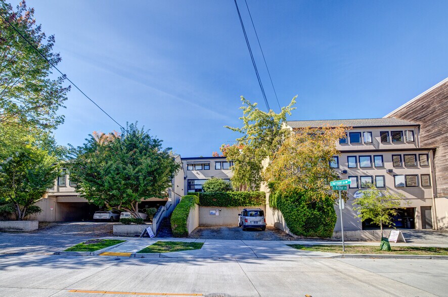 More Photos Of 2711 E Madison St, Seattle Storefront Retail Office For Sale