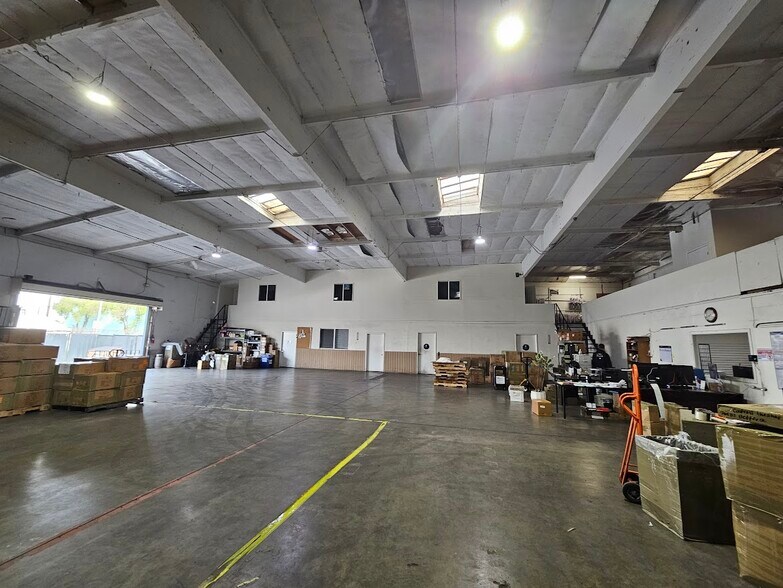 More Photos Of 2027 Laura Ave, Huntington Park Manufacturing For Lease
