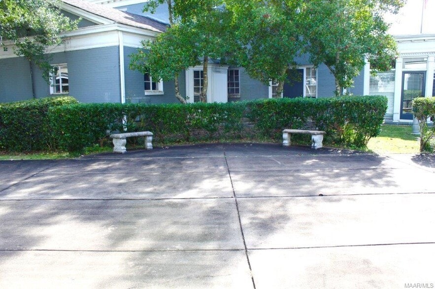More Photos Of 2005 N Country Club Dr, Montgomery Schools For Sale