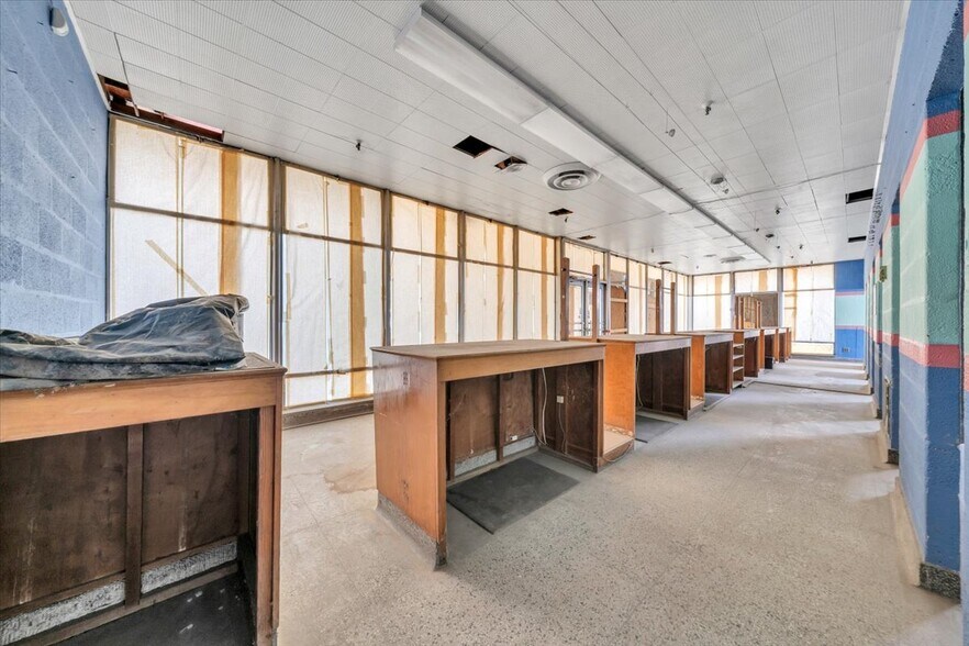 More Photos Of 231 S Colorado St, Salem Freestanding For Sale