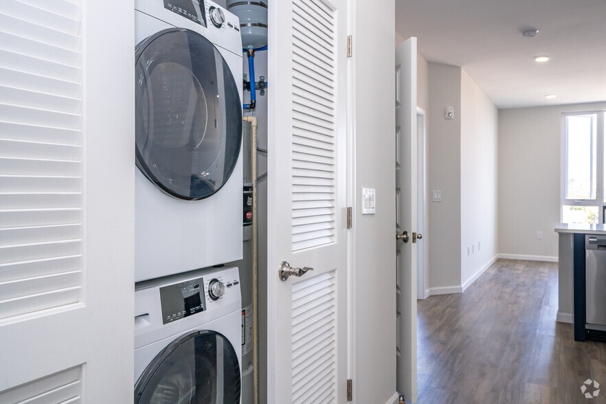 More Photos Of 9-11 Clark St, Newark Apartments For Sale