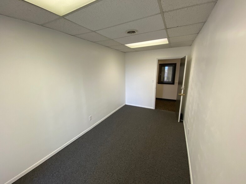 More Photos Of 1100 W Littleton Blvd, Littleton Loft Creative Space For Sale