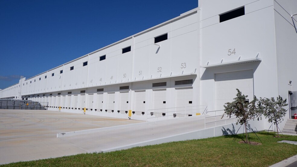 More Photos Of 11230 NW 122nd St, Medley Unknown For Lease