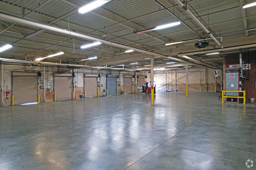 More Photos Of 572 S New St, Eden Distribution For Lease