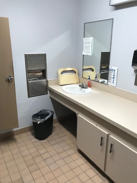 More Photos Of 1703 W Colonial Dr, Orlando Office For Lease