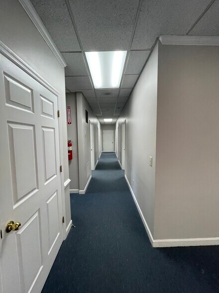 More Photos Of 1111 Cambridge Sq, Alpharetta Office Residential For Sale