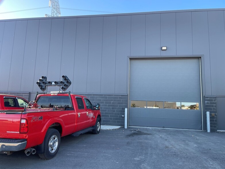 More Photos Of 5995 Boulevard des Grandes-Prairies, Saint-leonard Industrial For Lease