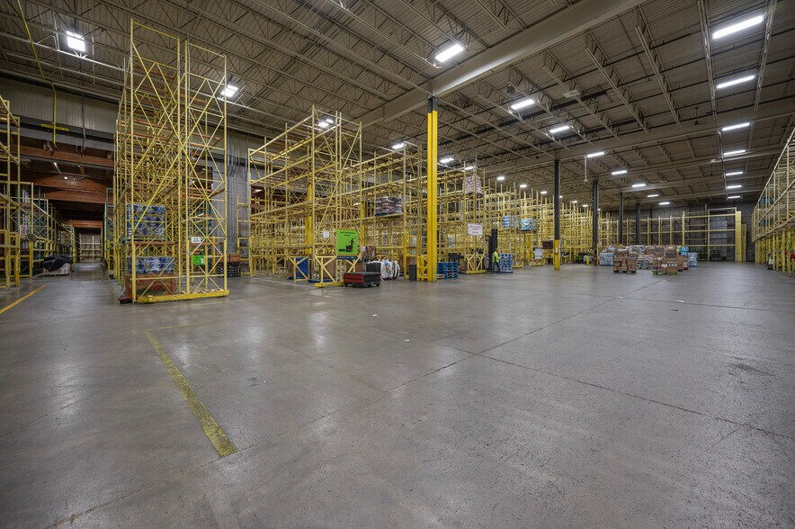 More Photos Of 707 Airport Rd, Bismarck Distribution For Sale