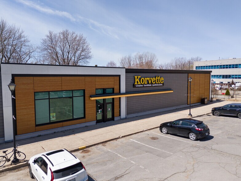 More Photos Of 200 Pl Du 21-Mars, Nicolet Department Store For Lease