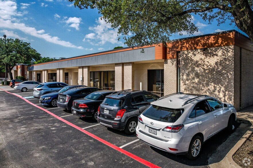 More Photos Of 13500 Midway Rd, Farmers Branch Unknown For Lease