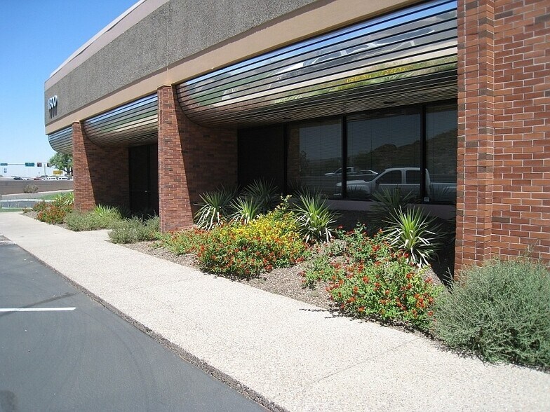 More Photos Of 1800 W Broadway Rd, Tempe Light Manufacturing For Lease