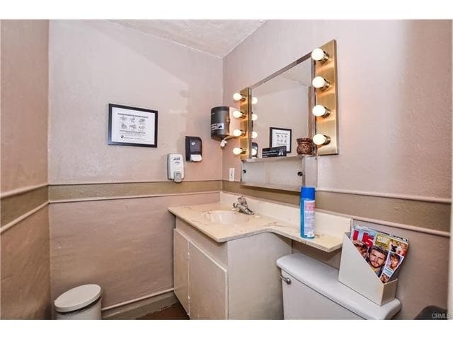 More Photos Of 8551 Mission Blvd, Jurupa Valley Warehouse For Lease