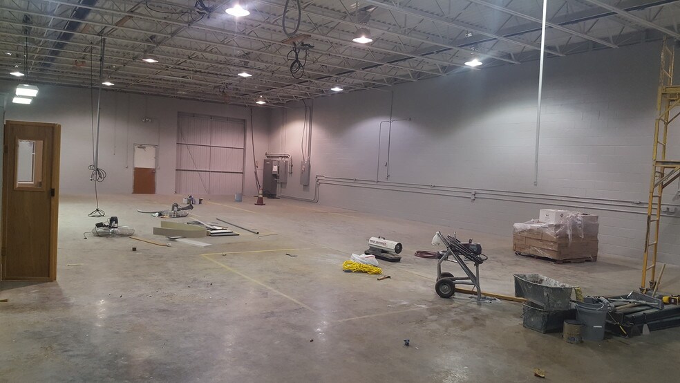 More Photos Of 385-387 Industrial Dr, Mount Juliet Warehouse For Lease