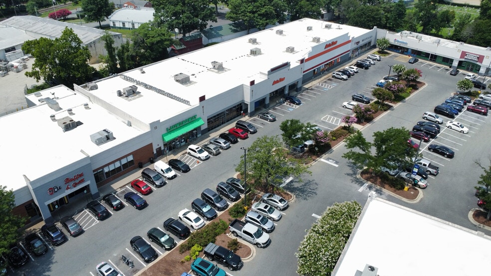 More Photos Of 206-300 N Frederick Ave, Gaithersburg Unknown For Lease