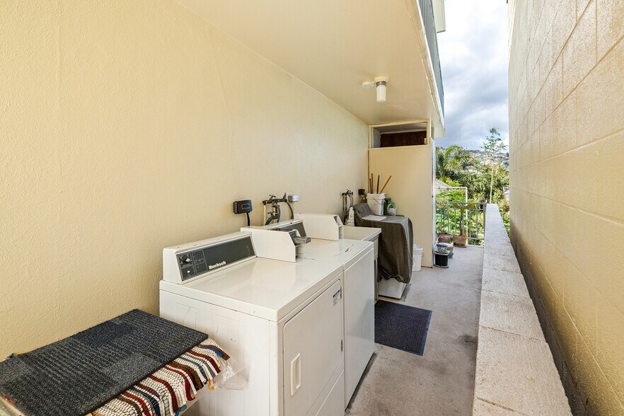 More Photos Of 1218 King Street, Honolulu Apartments For Sale