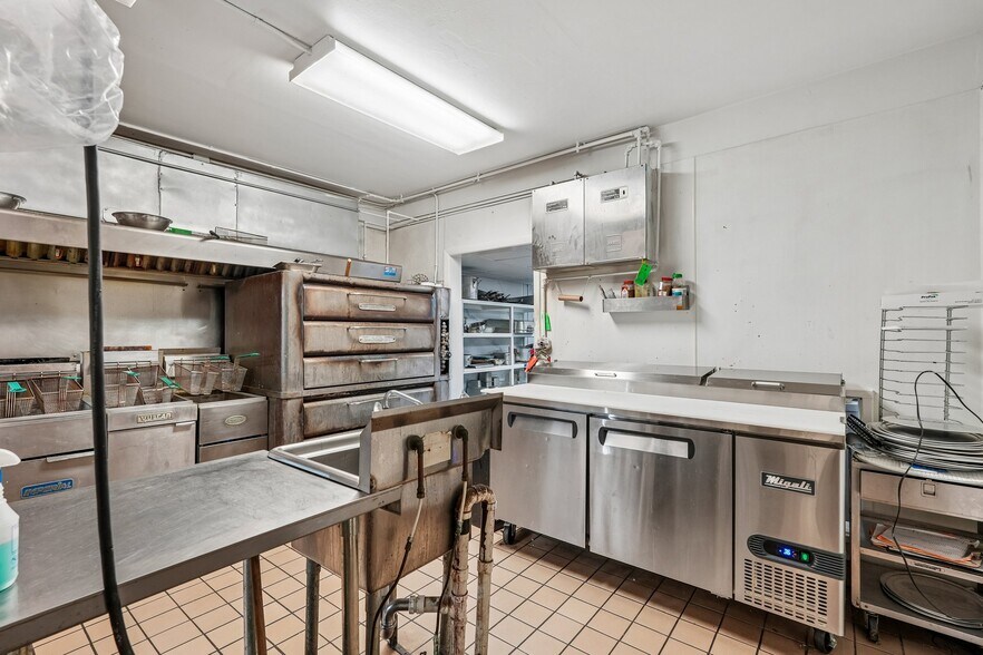 More Photos Of S76W17745 Janesville Rd, Muskego Restaurant For Sale