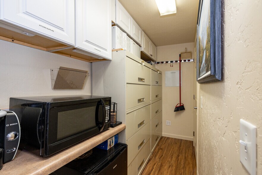 More Photos Of 116 S 1st St, Williams Office For Sale