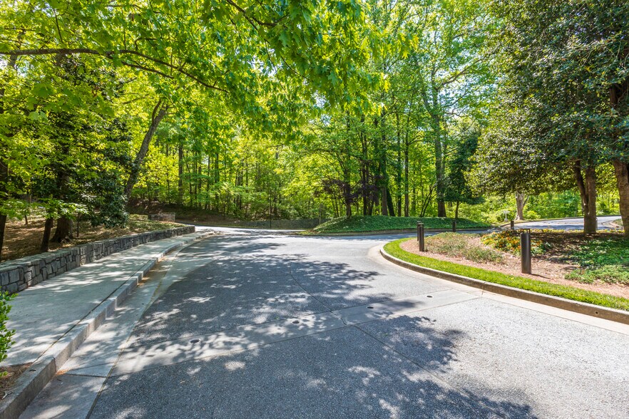 More Photos Of 5780 Powers Ferry Rd NW, Atlanta Unknown For Lease