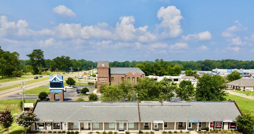 More Photos Of 401 Cross Park Dr, Pearl Storefront Retail Office For Sale