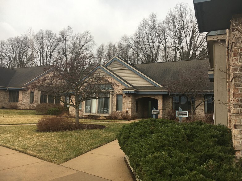 More Photos Of 836 Centennial Way, Lansing Medical For Sale
