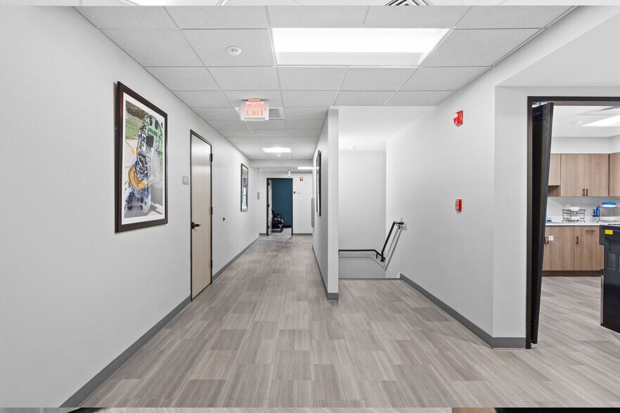 More Photos Of 313-315 Edge Ave, Valparaiso Office For Sale