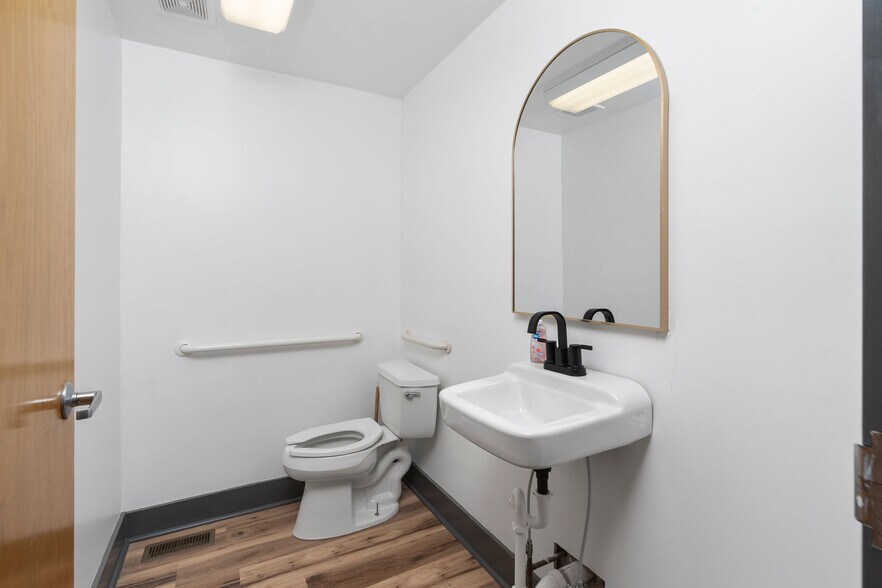 More Photos Of 1305 13th St, Waynesboro Medical For Sale