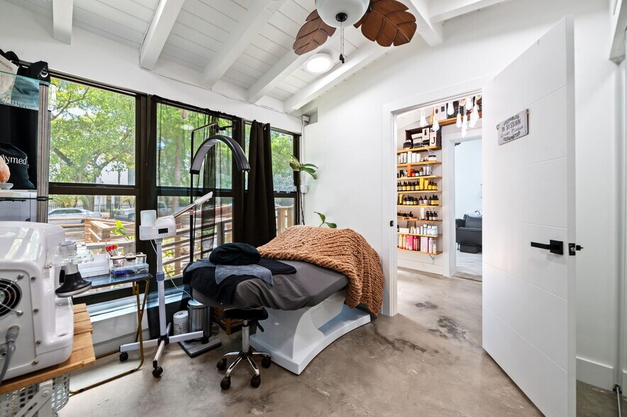 More Photos Of 5981 NE 6th Ave, Miami Office For Sale