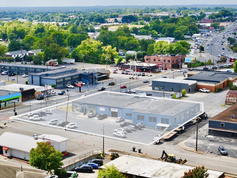 Primary Photo Of 214 W Main St, Gallatin Auto Dealership For Lease